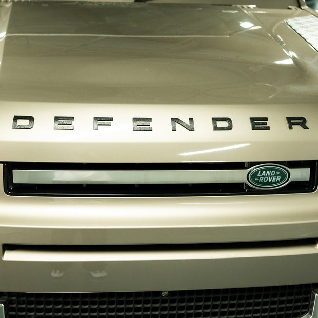 【工賃込・弊社取付】LAND ROVER ディフェンダー専用 フードエンブレム - ラプターライナー塗装仕上げ