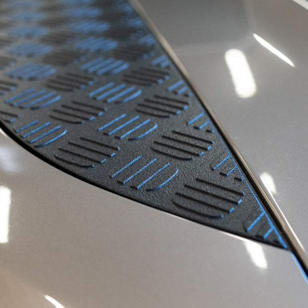【工賃込・弊社取付】LAND ROVER ディフェンダー専用 ボンネットベント - ラプターライナー塗装仕上げ